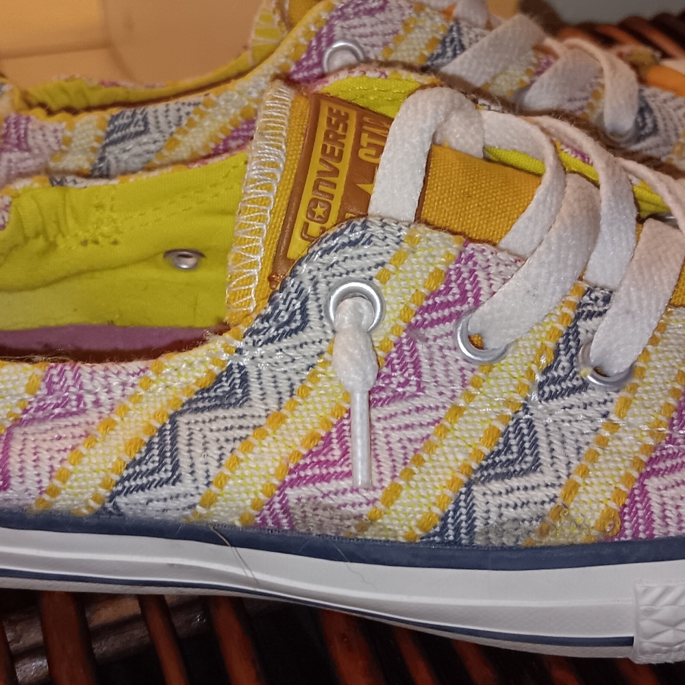 Converse - Picture 2 of 4